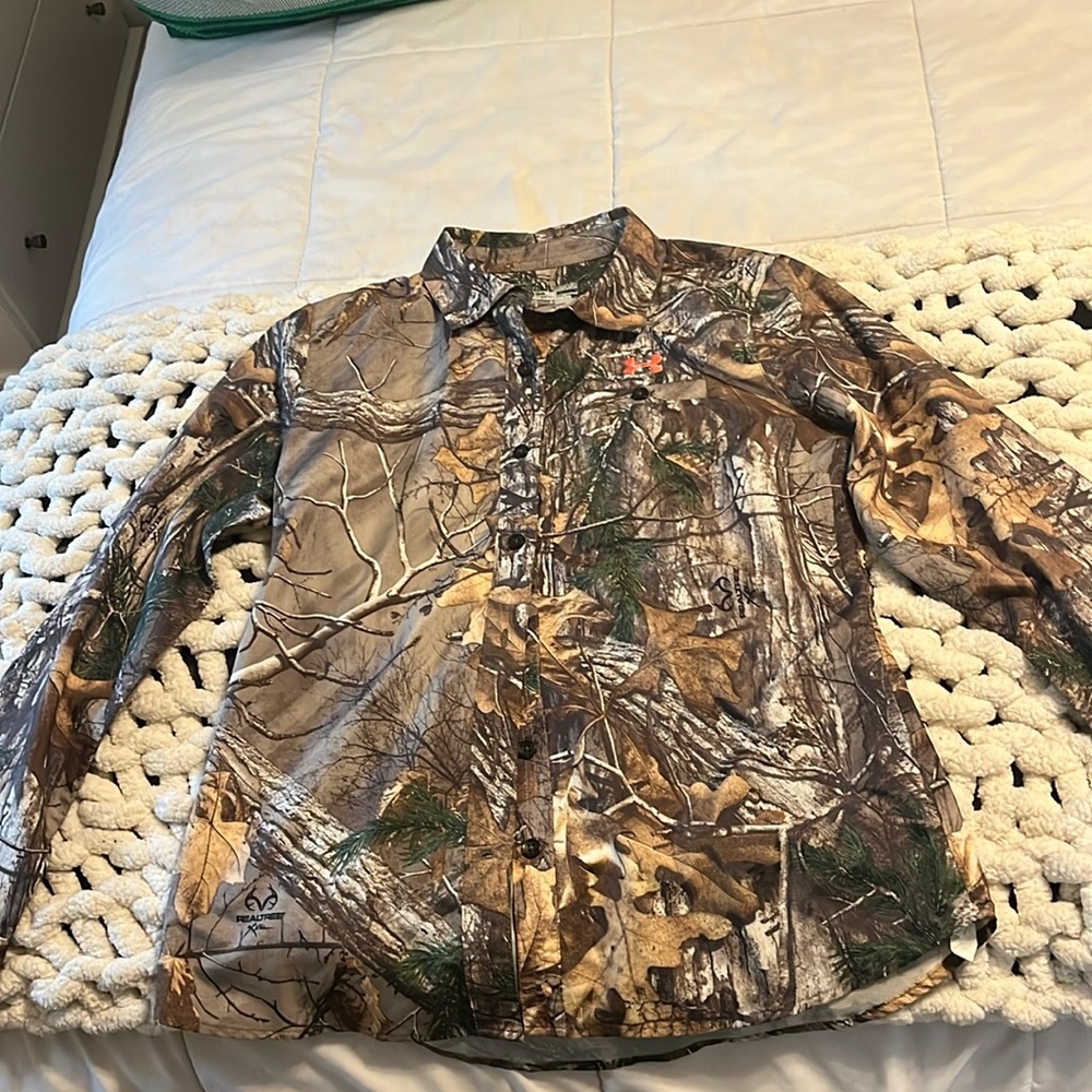 Under Armour Women’s Medium Camouflage Fitted Button Up